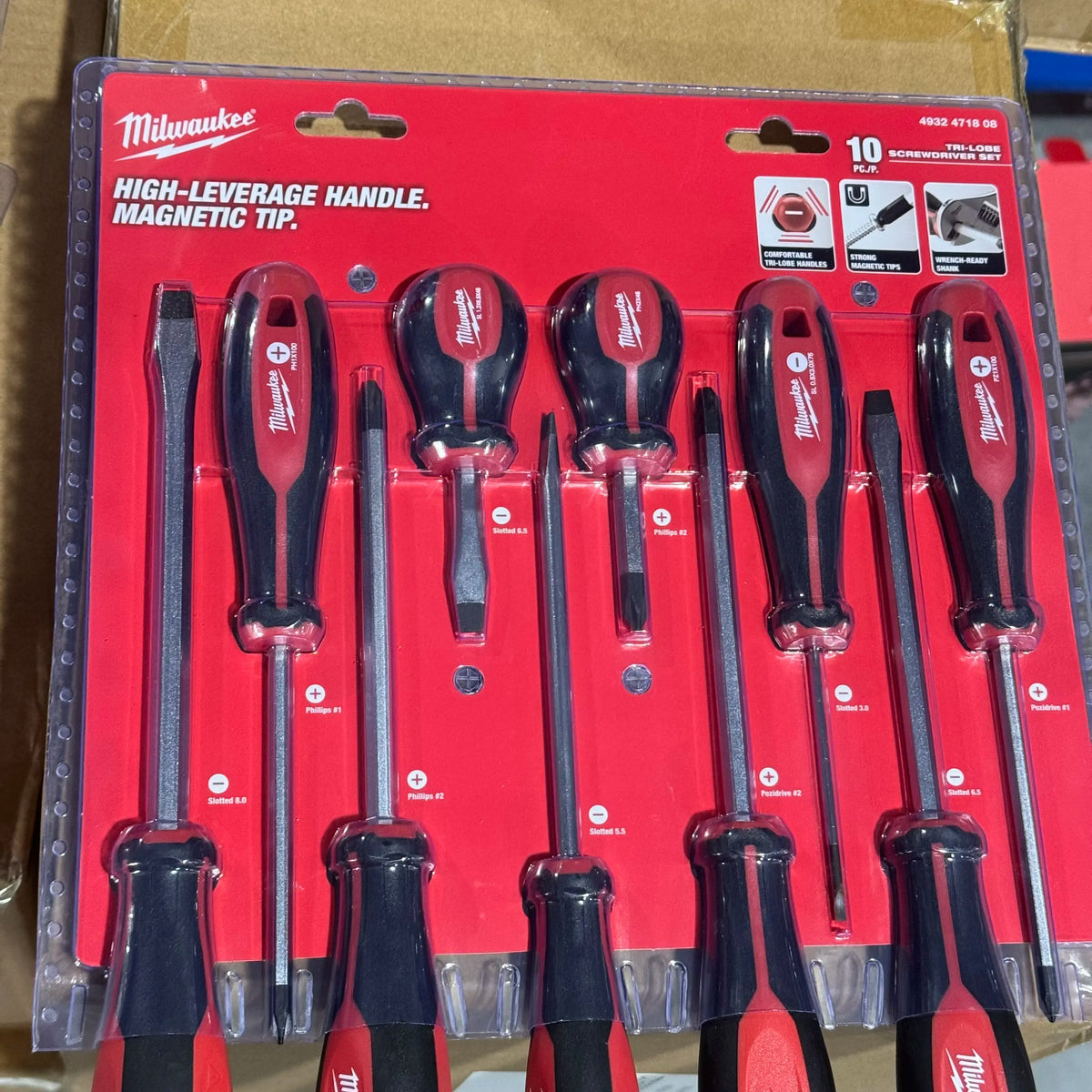 Milwaukee 4932471808 8-Piece Screwdriver Set, Red/Black Ergonomic Handles, Magnetic Tips for Fastening in DIY & Pro Work