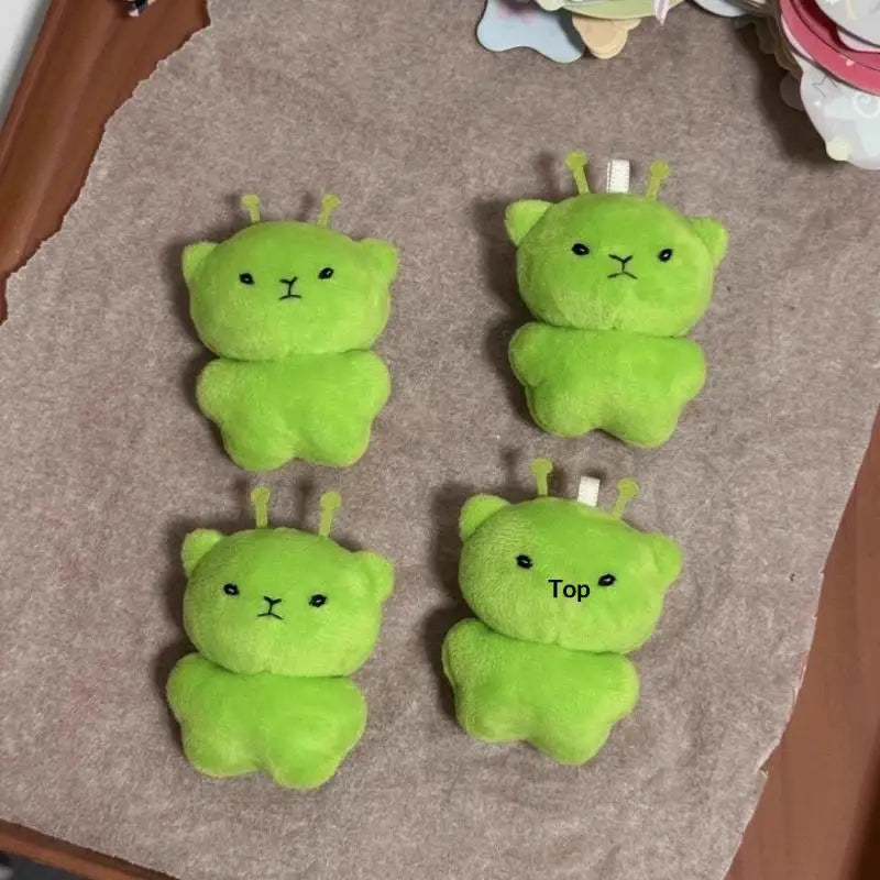 LLavero de peluche de gato alienígena, accesorios creativos, mochilas bonitas y feas, colgante, regalo de fiesta