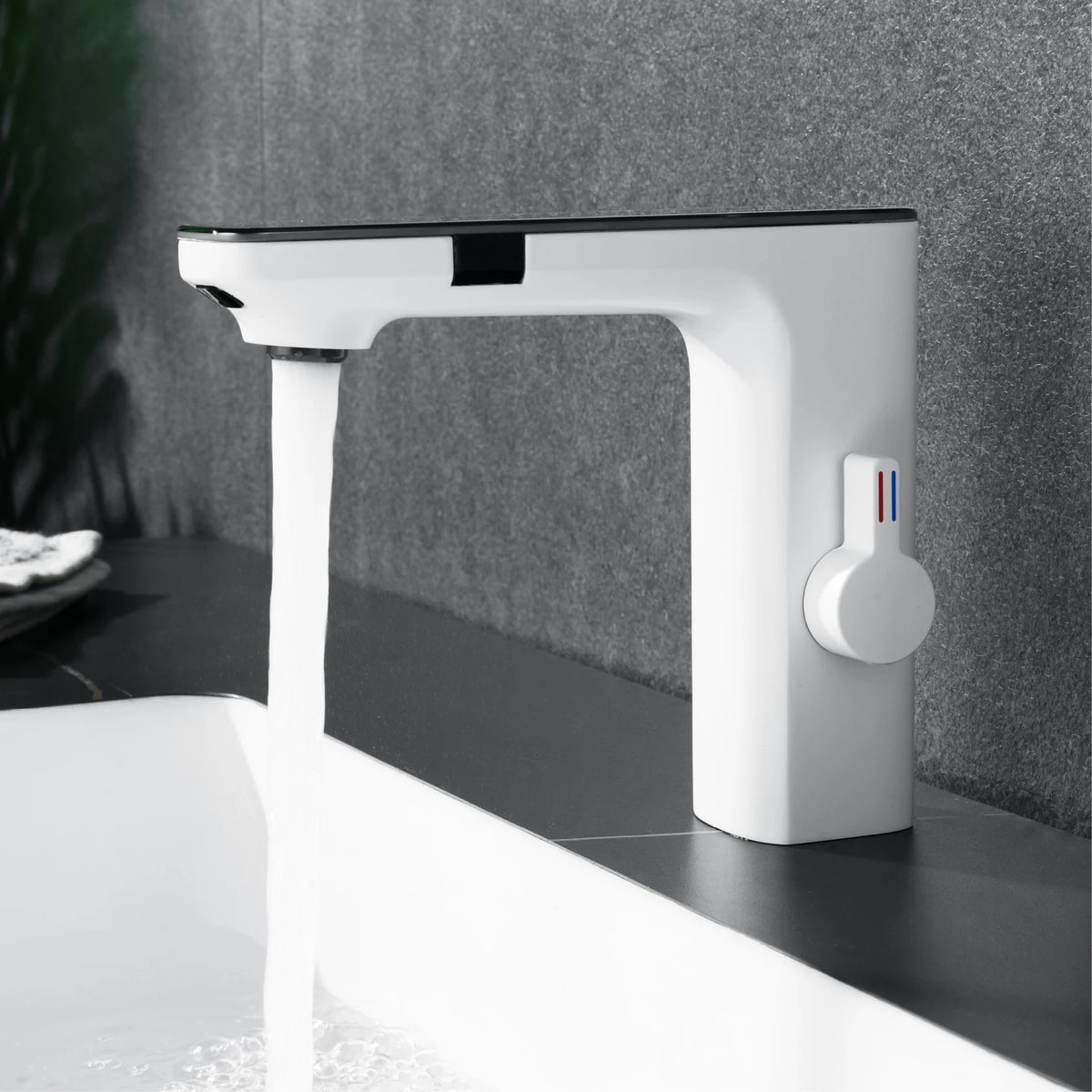 White Intelligent Brass Bathroom Faucet, Induction Design with LED Temperature Display, Single-Hole Single-Handle Hot and Cold Basin Tap